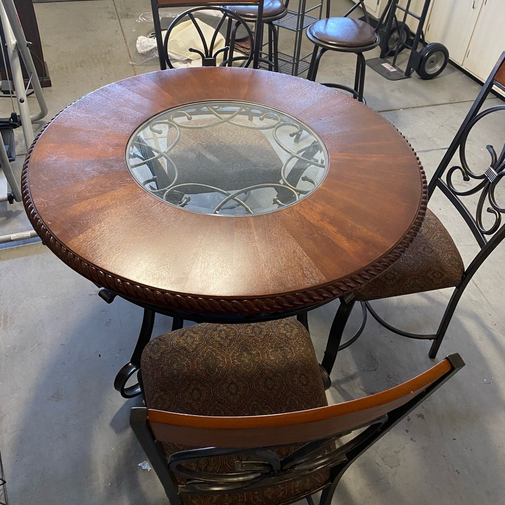 Vintage wood table 3 chairs, great condition